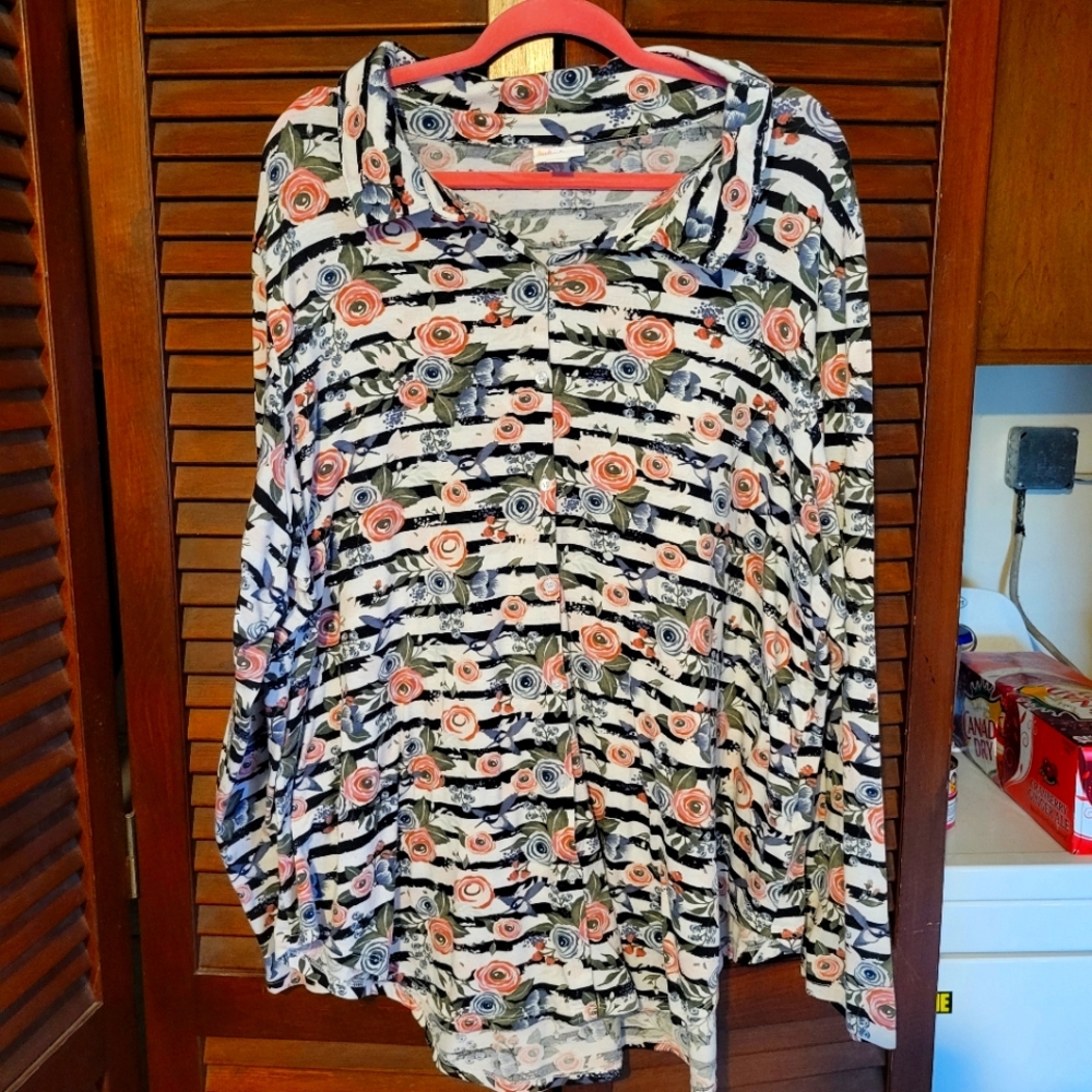 3X LuLaRoe Valentina Button Up